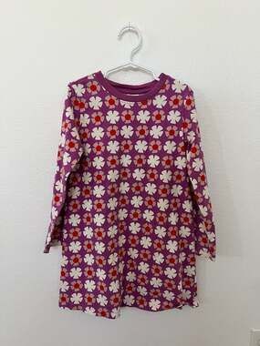 Hanna Andersson Long Sleeve T-Shirt Dress in Far Out Flowers Meadow Mauve